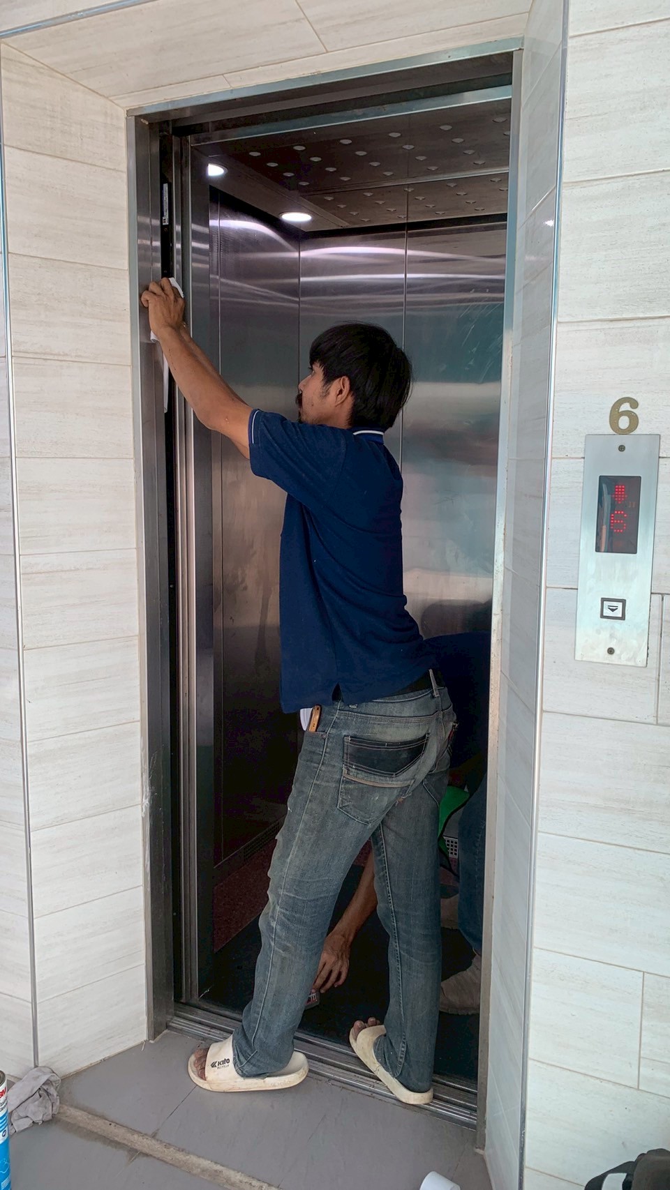 ELEVATOR SERVICE